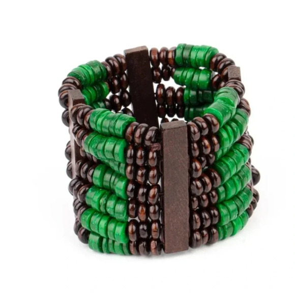 Paparazzi Jewelry - Vacay Vogue Green Bracelet - Picture 2 of 3